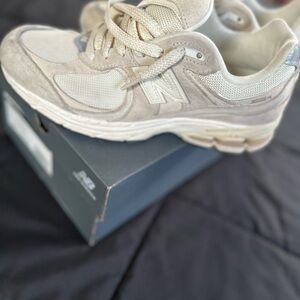 New Balance Beige 2002R